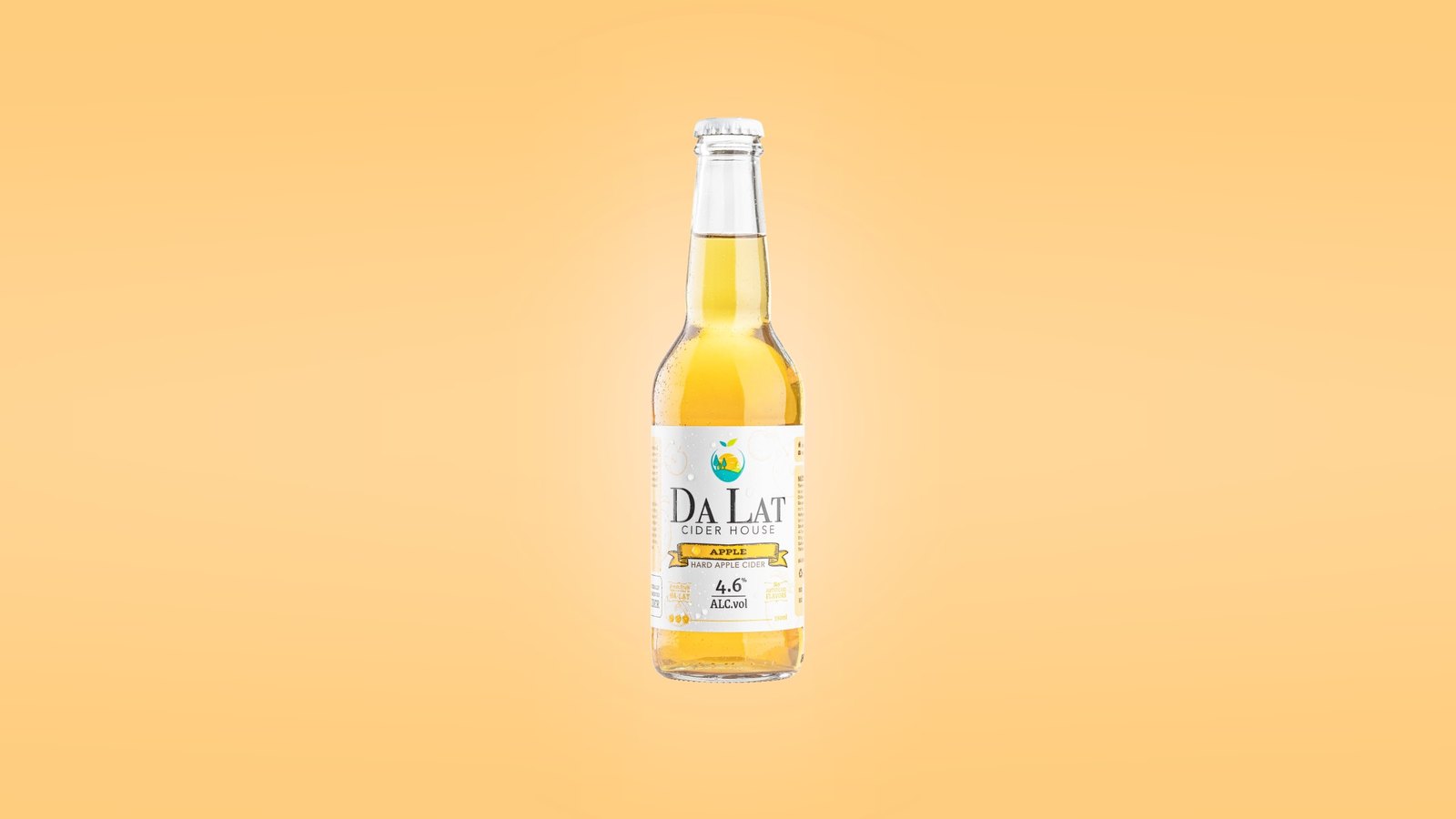 Chai Da Lat Cider House vị Apple trên nền vàng